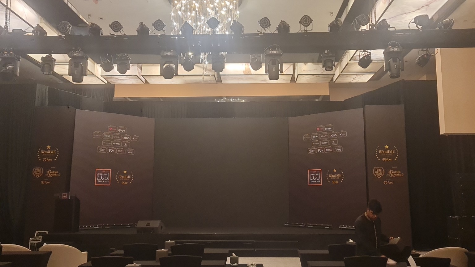 RetailME — stage front view